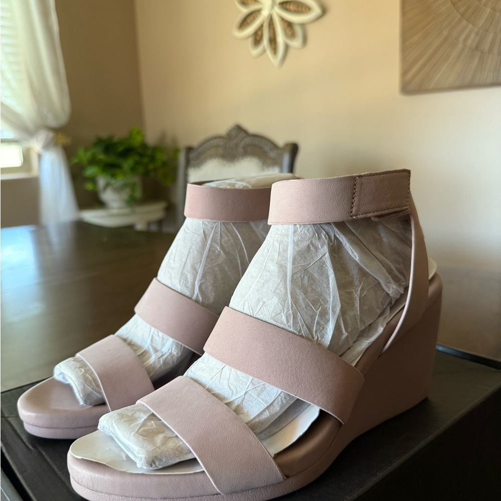 7.5 NARROW Naturalizer Blush Wedge Sandals